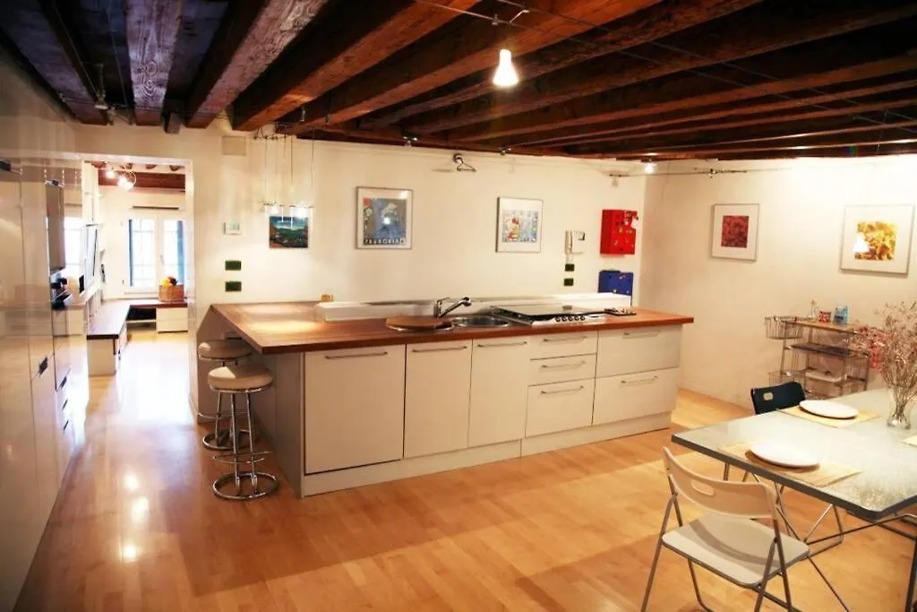 Apartment Bellissimo Appartamento In Palazzo Storico Venice Italy